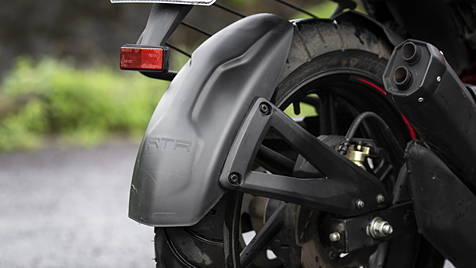 TVS Apache RTR 160 4V Rear Wheel Floting Hugger Image - BikeWale