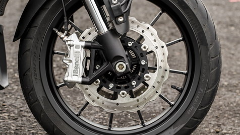 Benelli 502C Front Disc Brake Image - BikeWale