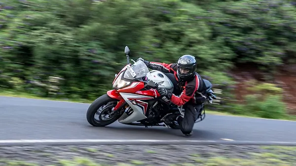 Big Bikes Special: Top 4 Superbikes tested - BikeWale Big Bikes Special: Top 4 Superbikes tested - BikeWale