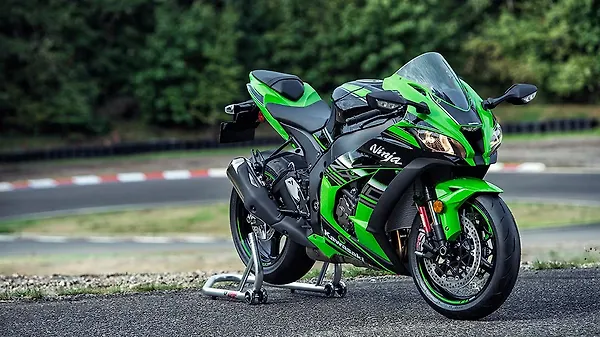 Kawasaki unveils the 2016 Ninja ZX-10R and it is coming to