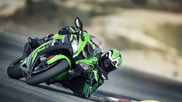 2016 Kawasaki Ninja ZX-10R First Look Review - BikeWale
