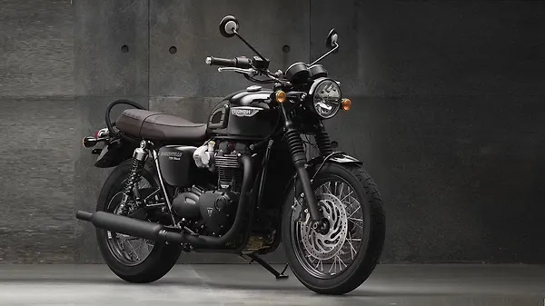 2016 Triumph Bonneville T120 Black Photo Gallery Bikewale The Exquisite Matt Paint Finish And All Black Detailing Add Dark Undertones To Bonneville T120 Giving It A Sinister Look