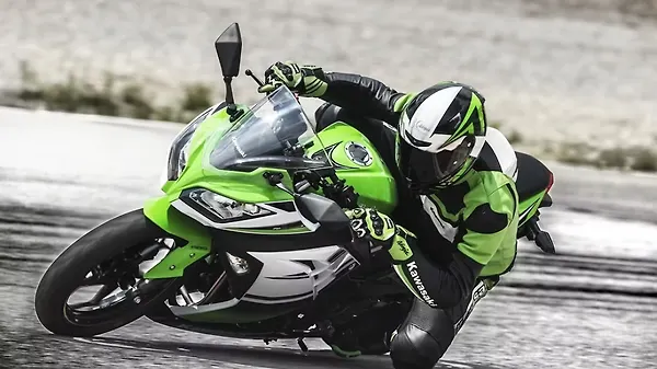Kawasaki launches Ninja 300 Anniversary Edition in India - BikeWale