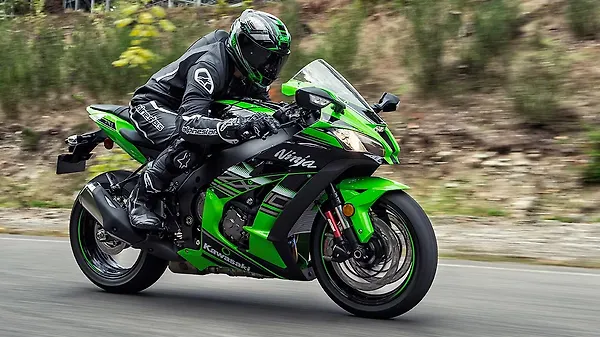 2016 Kawasaki Ninja ZX-10R launching soon in India - BikeWale