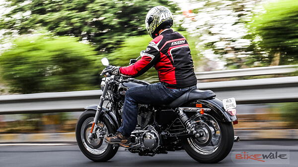 Harley-Davidson 1200 Custom : First Ride Review - BikeWale