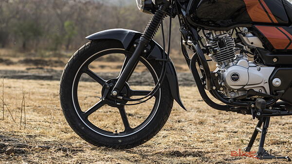 bajaj-v12-first-ride-review-bikewale