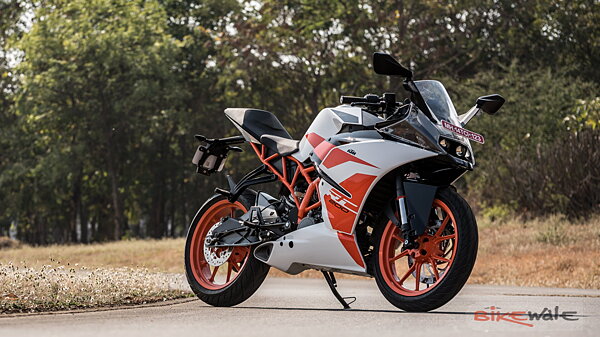 2017 KTM RC200 Track Ride Review - BikeWale