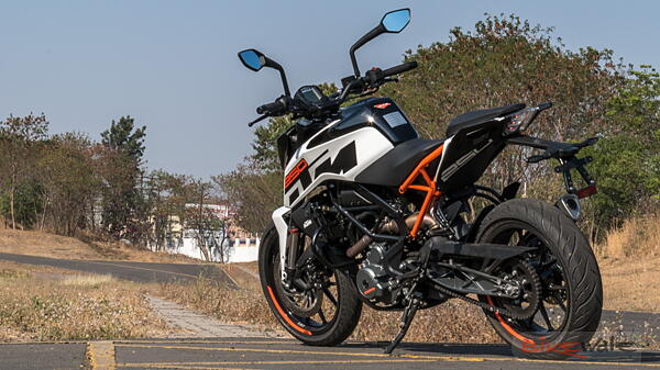 ktm duke 250 back