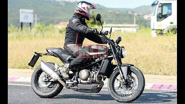 test husqvarna svartpilen 701