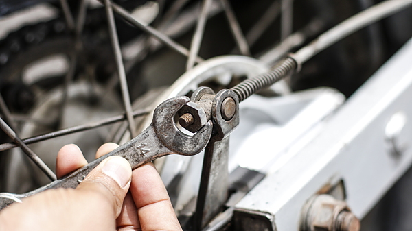 Fixing rear brakes discount on a bike