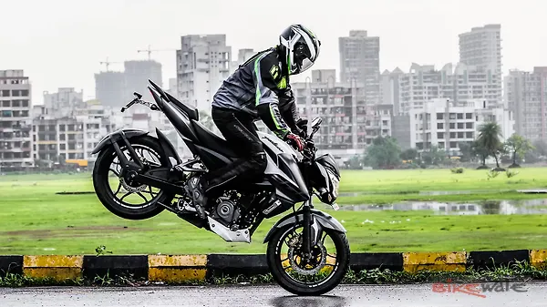 2017 Bajaj Pulsar NS200 2017 Bajaj Pulsar NS200