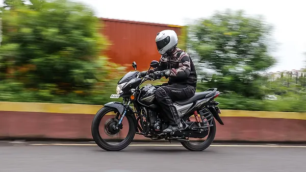 Bajaj V12 Disc vs Honda CB Shine SP: Comparison Test - BikeWale
