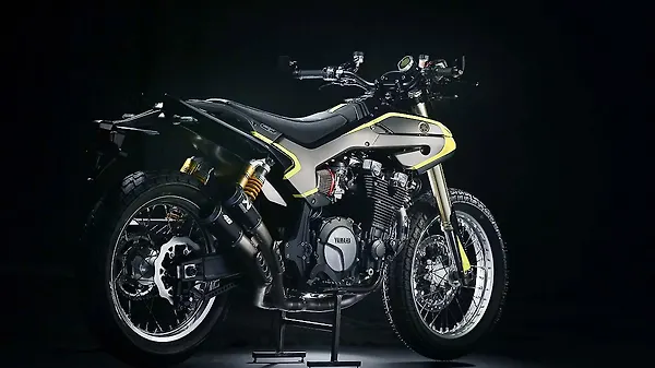 Valentino Rossi's Yamaha XJR1300 flat tracker Photo Gallery