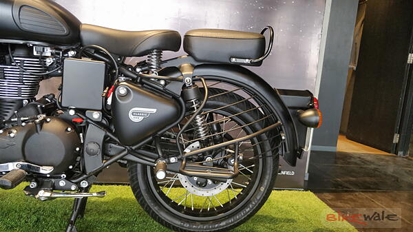 Royal Enfield Classic Stealth Black Photo Gallery - BikeWale