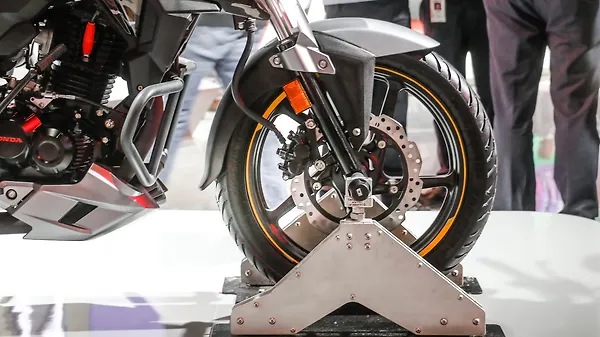 Honda X-Blade photo gallery - BikeWale