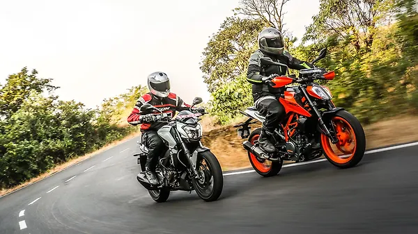 bajaj 390