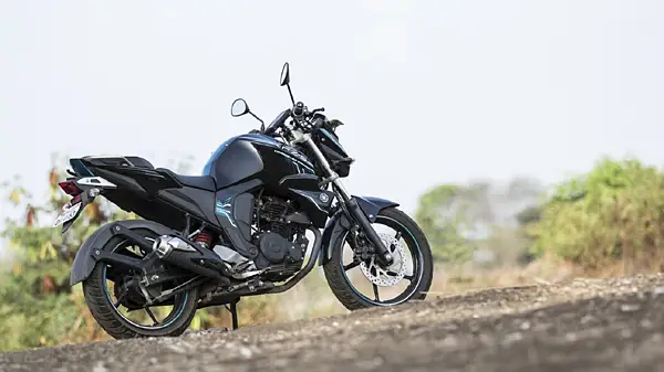 Honda CB Hornet 160R vs Yamaha FZ S vs Suzuki Gixxer: Competition Check - BikeWale Honda CB Hornet 160R vs Yamaha FZ S vs Suzuki Gixxer: Competition Check - BikeWale
