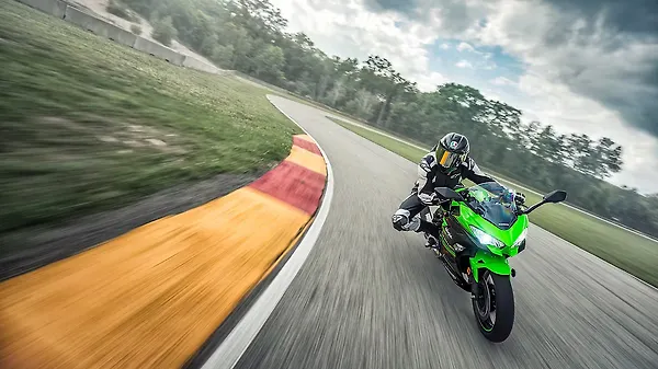 Kawasaki Ninja 400 launched in India at Rs 4.69 lakhs - BikeWale