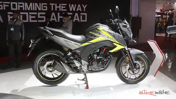 18 Honda Cb Hornet 160r Photo Gallery Bikewale 18 Honda Cb Hornet 160r Photo Gallery Bikewale