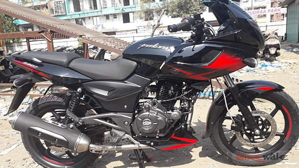 Bajaj Launches Updated Pulsar 220f Gets Cosmetic Changes Bikewale