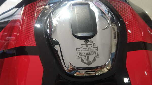 Bajaj v15 2024 tank cover