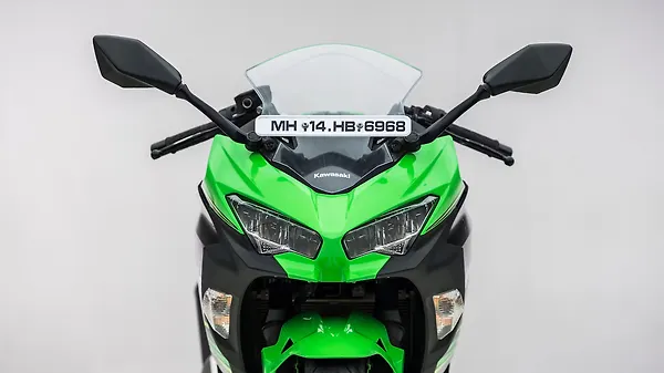 ユウ Kawasaki Ninja 400 Review Photo Gallery - BikeWale