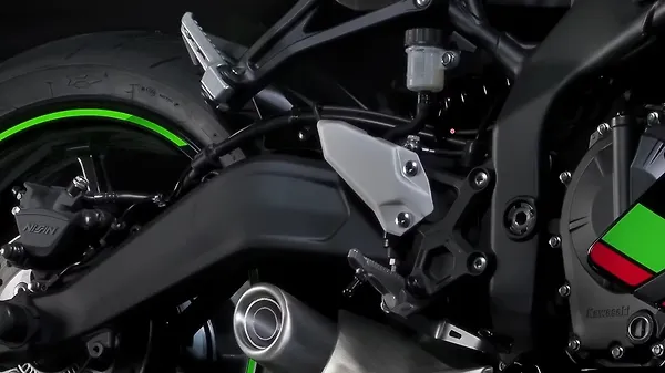 Kawasaki's much-awaited Ninja ZX-25R finally unveiled! - BikeWale