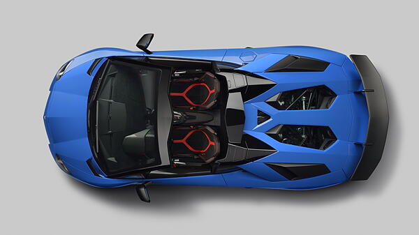 Photo Gallery: Lamborghini Aventador SV Roadster - CarWale