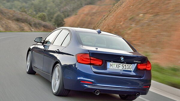  BMW Serie 3 Facelift First Look Review - CarWale