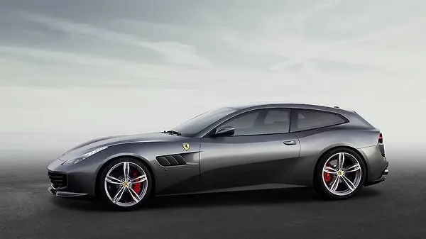 Ferrari GTC4 Lusso Left-Side-View Ferrari GTC4 Lusso Left-Side-View