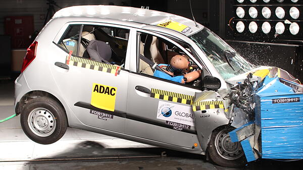 Crashed car display used to encourage safer vehicle choices