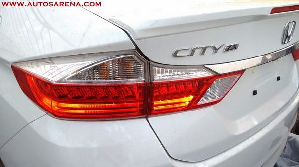 Facelifted Honda City ZX variant spotted at dealership - CarWale