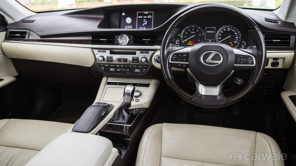 Lexus ES300h First Drive Review - CarWale