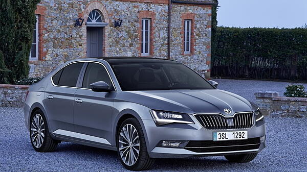 Updated Skoda Superb Picture Gallery - CarWale