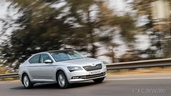 Volkswagen Passat vs Skoda Superb