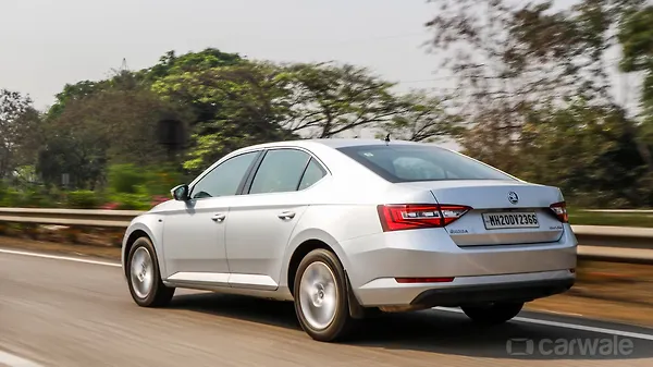 Volkswagen Passat vs Skoda Superb