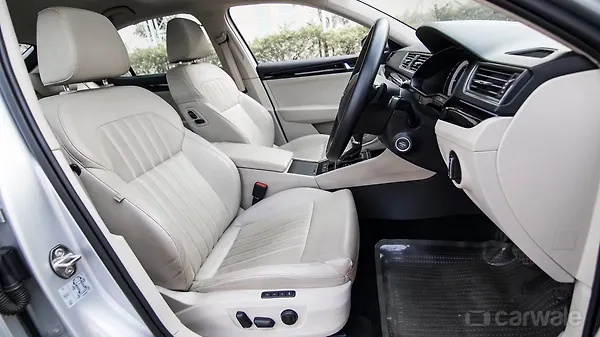 Volkswagen Passat vs Skoda Superb