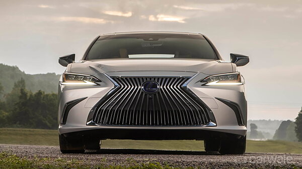 Lexus ES 300h Picture Gallery - CarWale