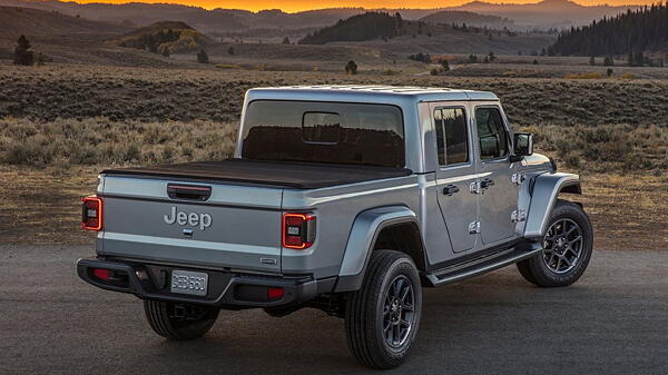 2018 Los Angeles Motor Show: 2020 Jeep Gladiator pick-up truck finally ...