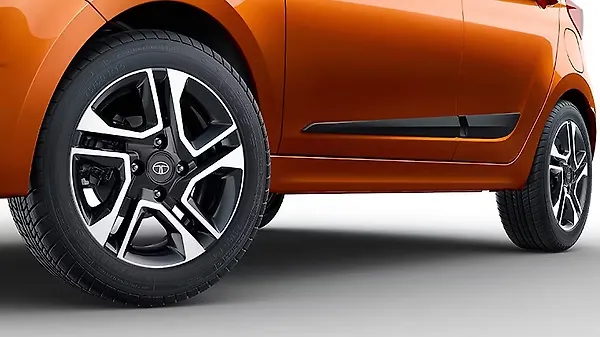 2018 Tata Tiago XZ+ trim - Top 6 features - CarWale