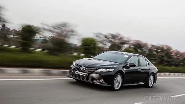 2019 Toyota Camry Hybrid First Drive Review Carwale 2019 Toyota Camry Hybrid First Drive Review