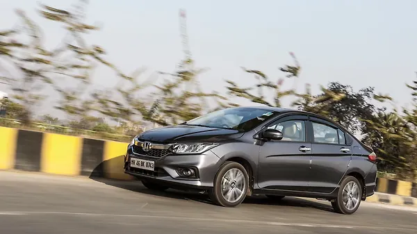Maruti Suzuki Ciaz AT vs Honda City AT - CarWale