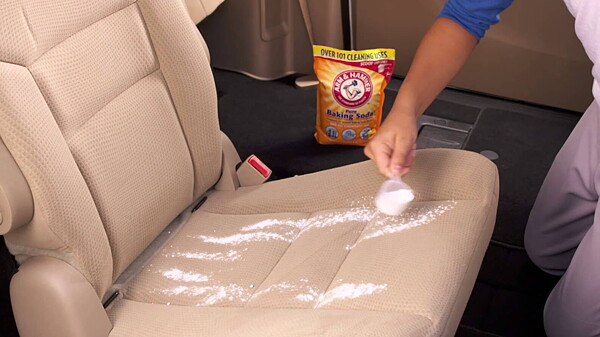 Diy Tips To Clean Tough Car Stains This, What To Use Clean Your Car Seats