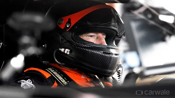 Bugatti Chiron breaks top speed record of 490kmph - CarWale