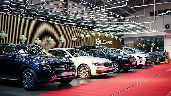 Nandi Toyota Luxury Cars यूज़्ड कार्स शोरूम्स 1