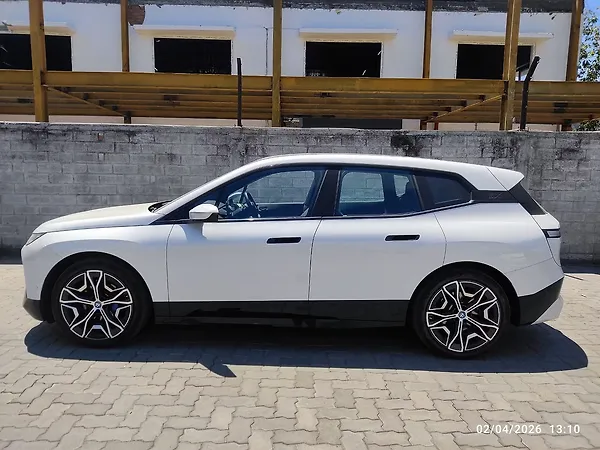 BMW iX xDrive 50 - Photo 6