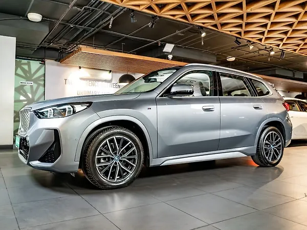 BMW iX1 eDrive20L M Sport - Photo 3