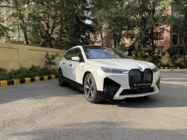 BMW iX xDrive 40 - Photo 3