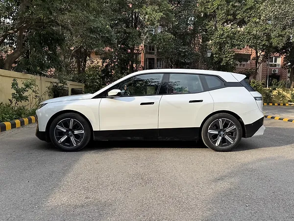 BMW iX xDrive 40 - Photo 6