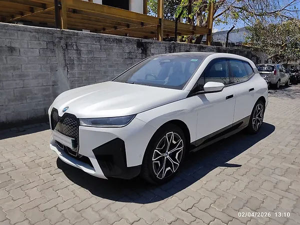 BMW iX xDrive 50 - Photo 3